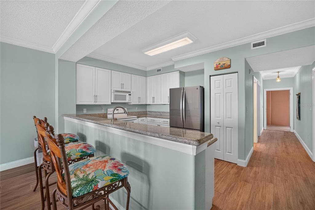 60 SURFVIEW DRIVE 206 photo 7