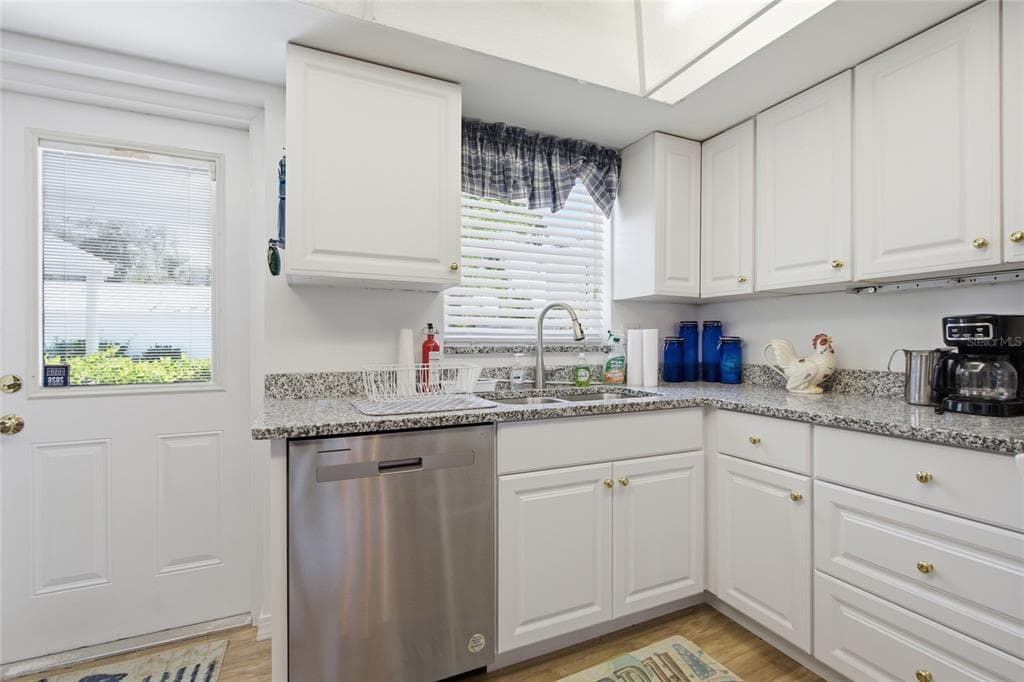 402 KETCH WAY 402 photo 7