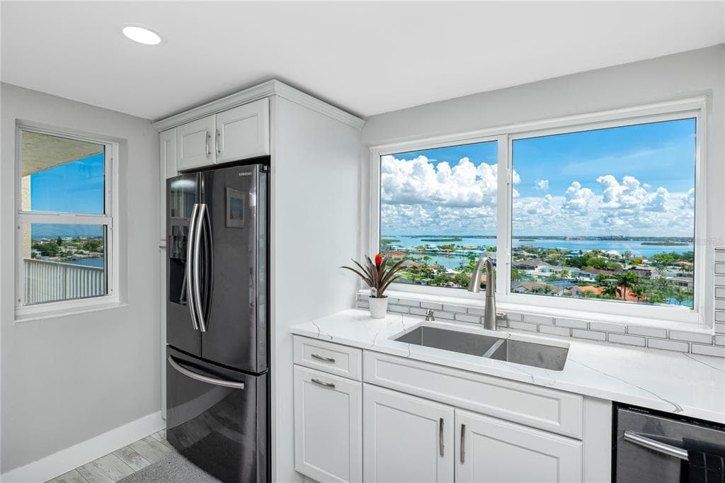 736 ISLAND WAY 1001 photo 23