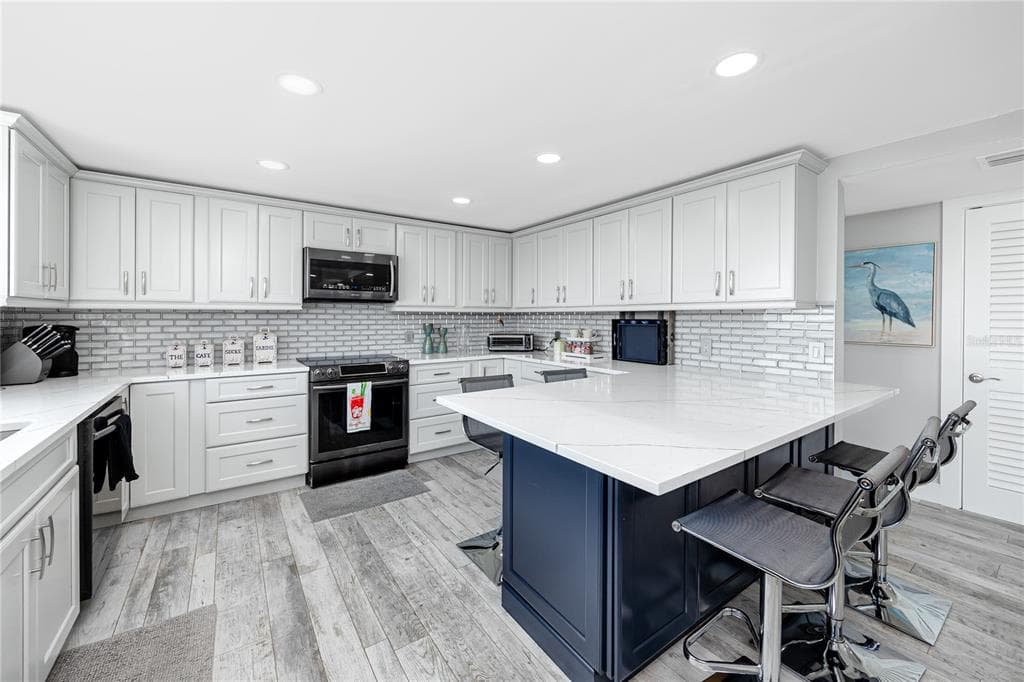 736 ISLAND WAY 1001 photo 6