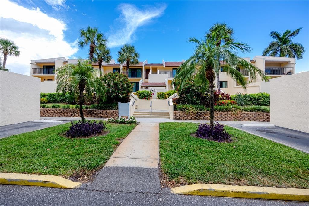 7510 SUNSHINE SKYWAY LANE S #P4 1