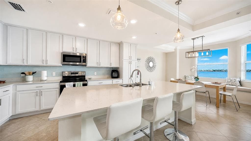 1020 TIDEWATER SHORES LOOP #207 4