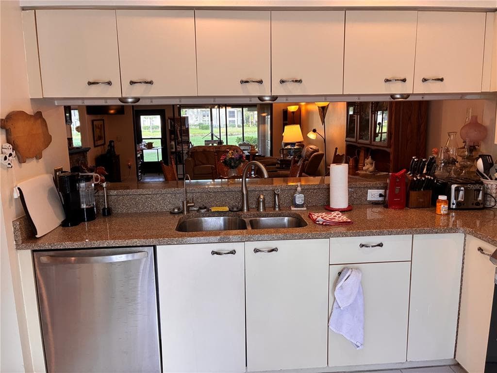 4521 KINGSMERE 6 photo 17