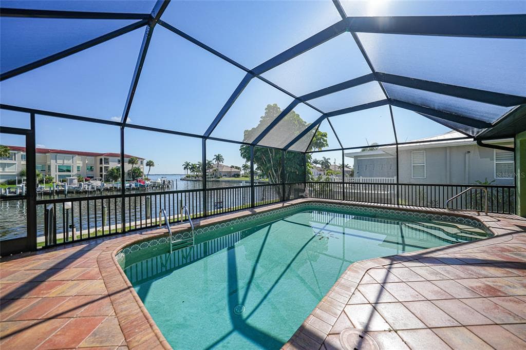 2750 AQUA COURT photo 10