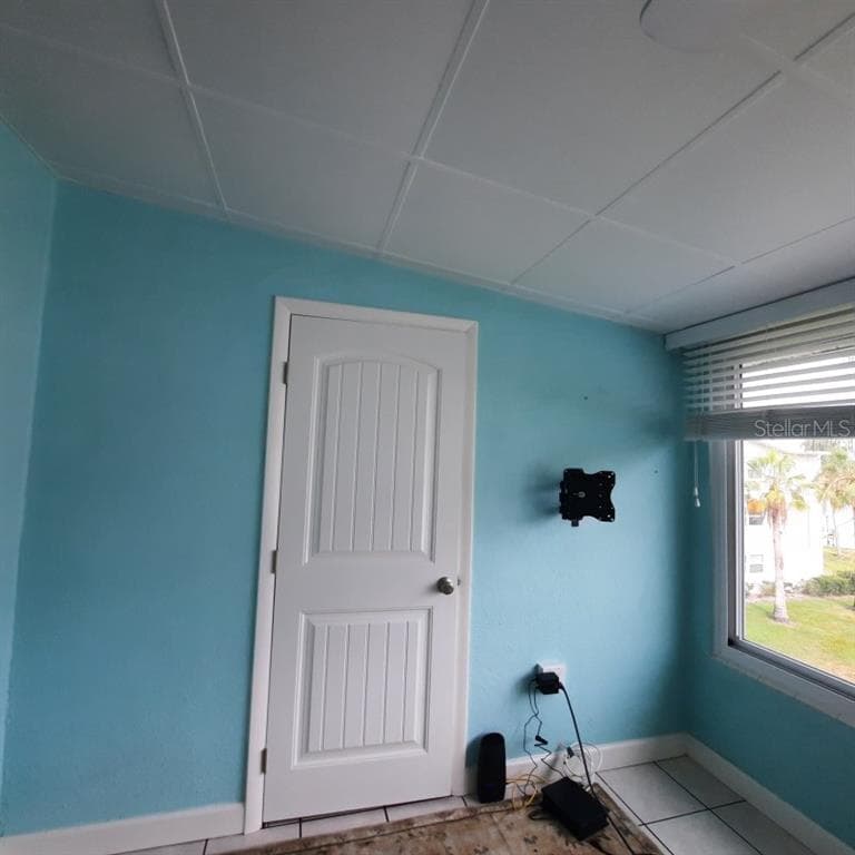 1898 SHORE DRIVE S 318 photo 9