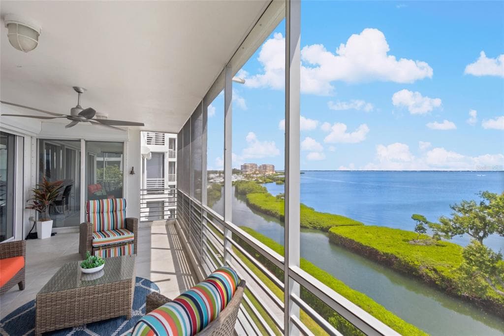 2450 HARBOURSIDE DRIVE 244 photo 9