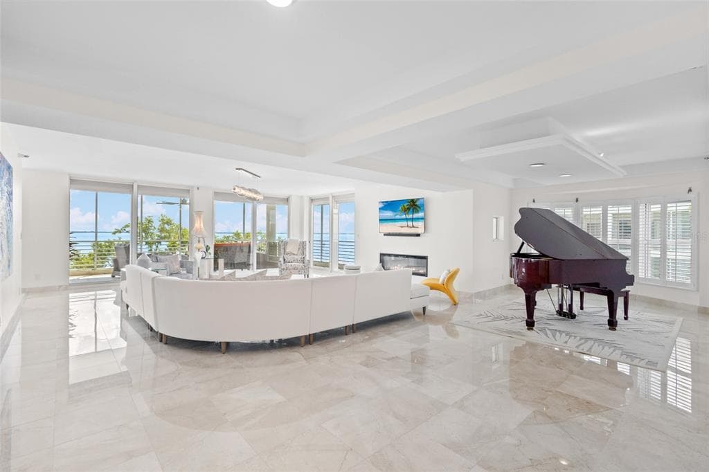 2450 HARBOURSIDE DRIVE 244 photo 4
