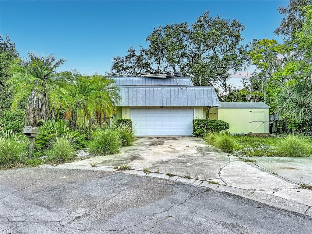 3511 NORTH CIR photo 18