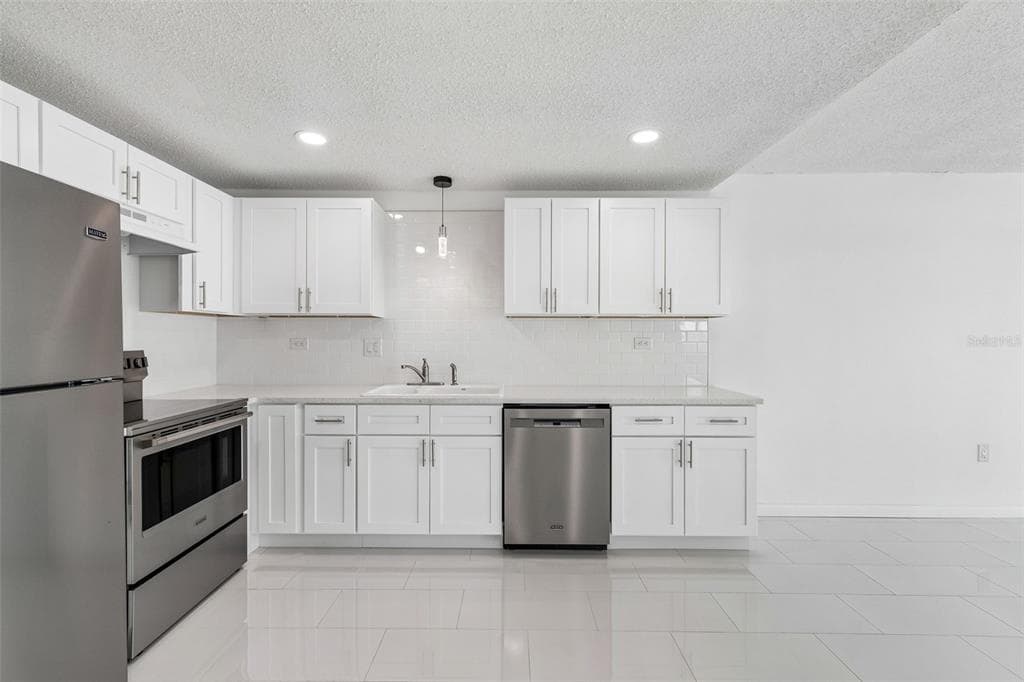 450 TREASURE ISLAND CAUSEWAY 106 photo 7