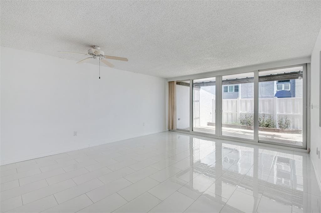 450 TREASURE ISLAND CAUSEWAY 106 photo 5