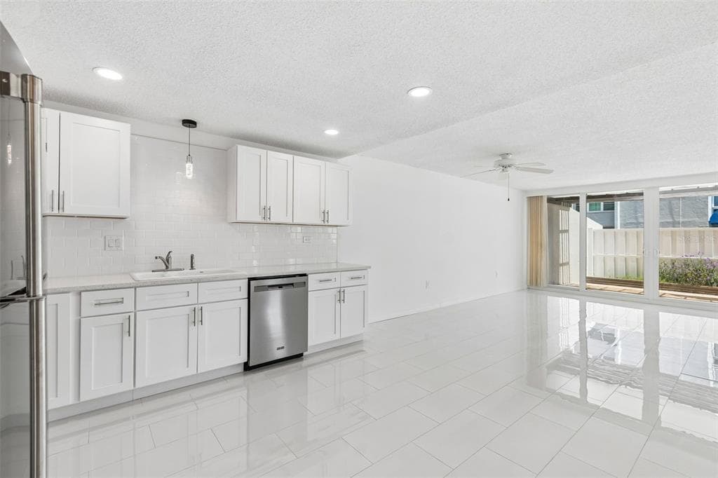 450 TREASURE ISLAND CAUSEWAY 106 photo 10