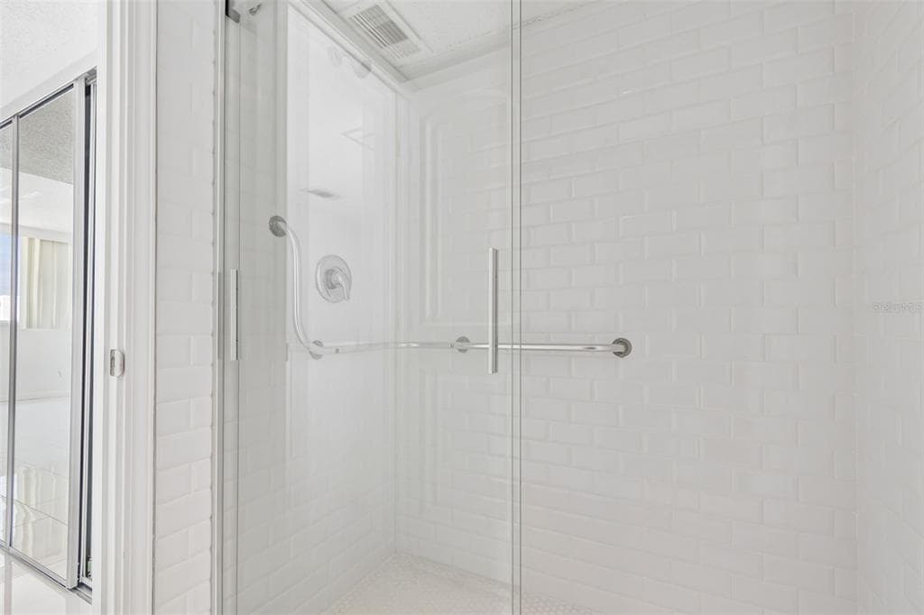 450 TREASURE ISLAND CAUSEWAY 106 photo 19