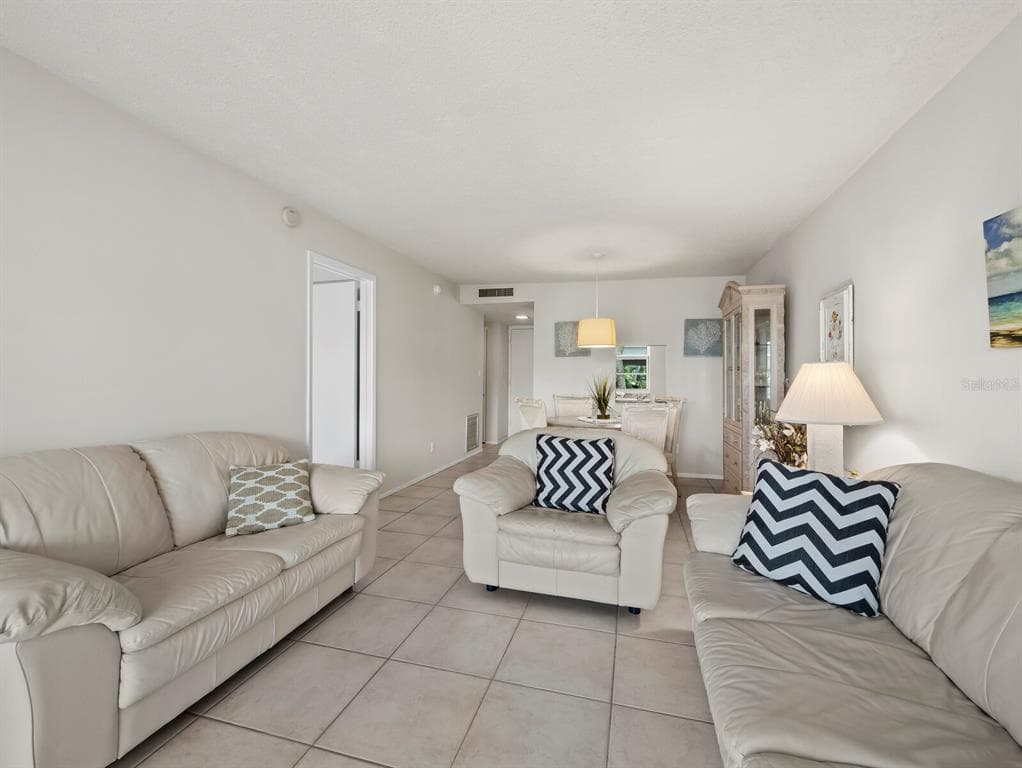 4350 CHATHAM DRIVE 105 photo 22