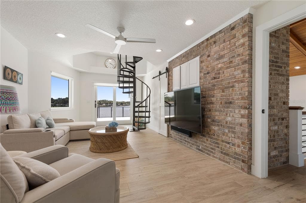 346 N 12TH STREET 5