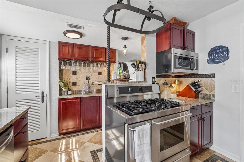 1204 E PARK CIRCLE 2