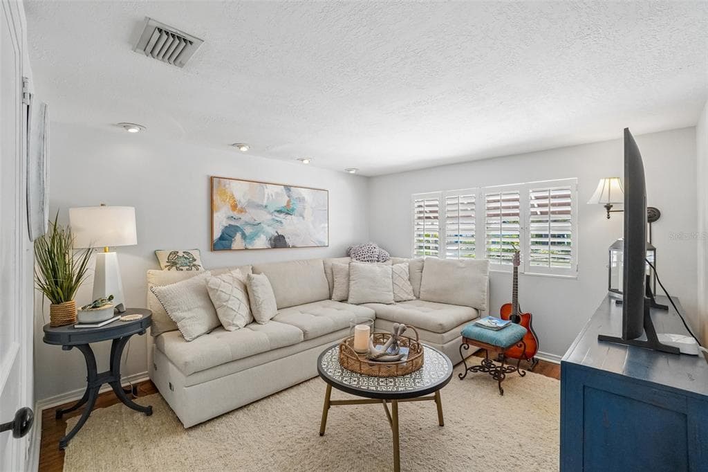 1204 E PARK CIRCLE 3