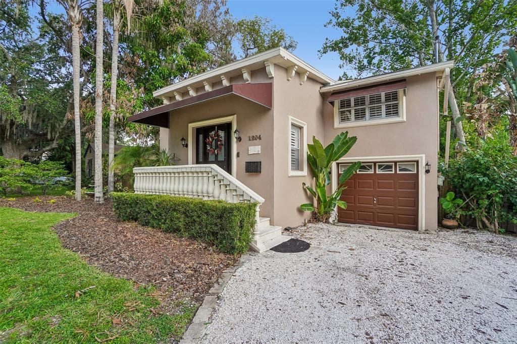 1204 E PARK CIRCLE 1
