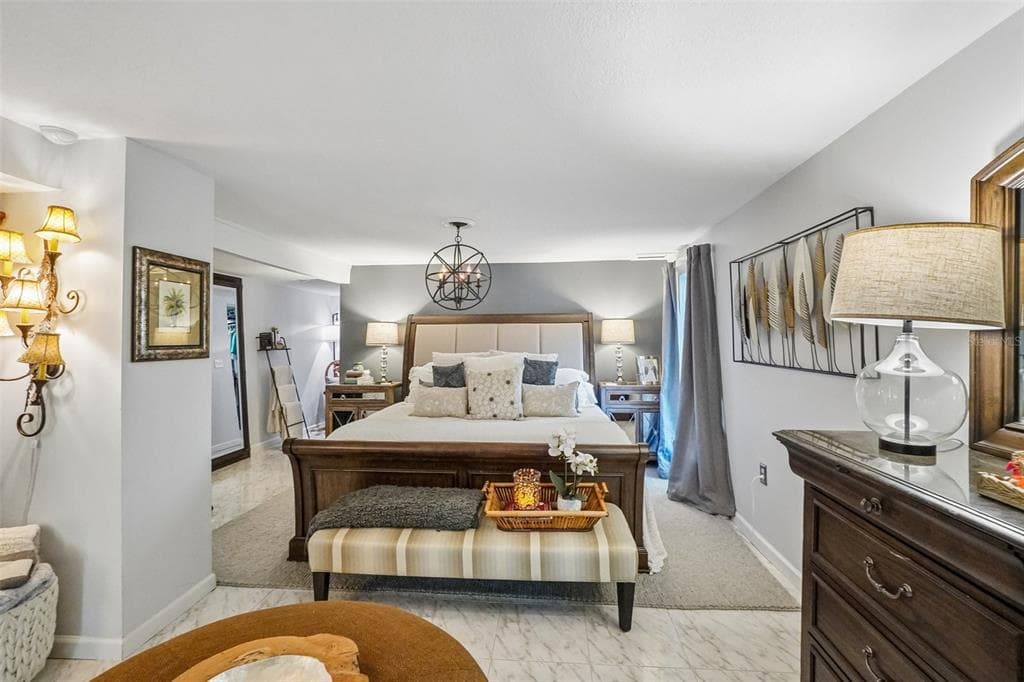 1204 E PARK CIRCLE 5