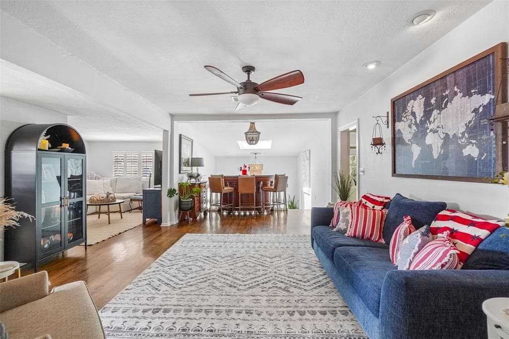 1204 E PARK CIRCLE 4