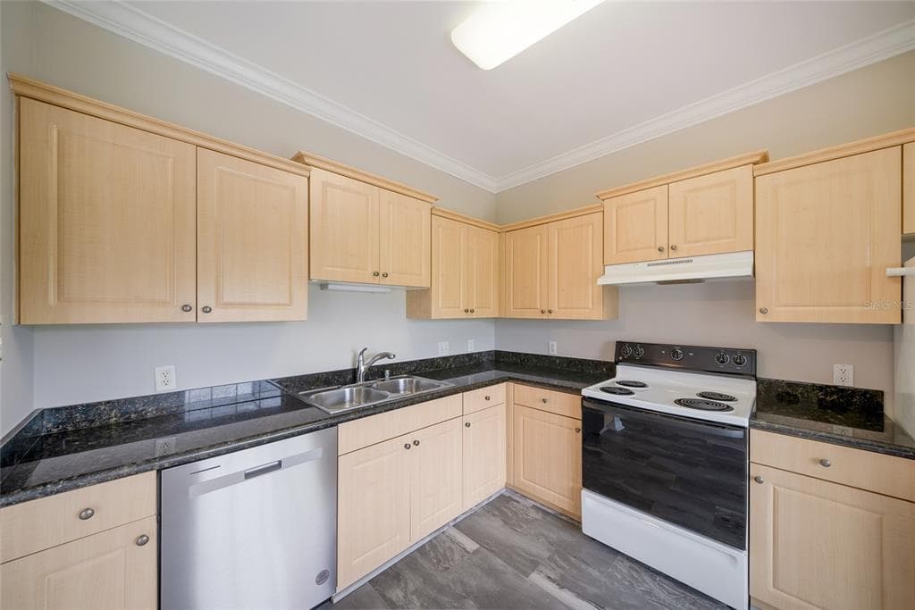 7633 PLANTATION CIRCLE 7633 photo 13
