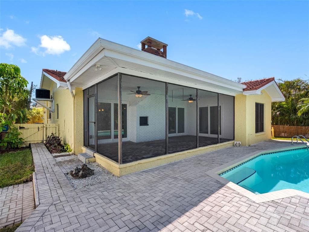 562 JOHNS PASS AVENUE photo 17