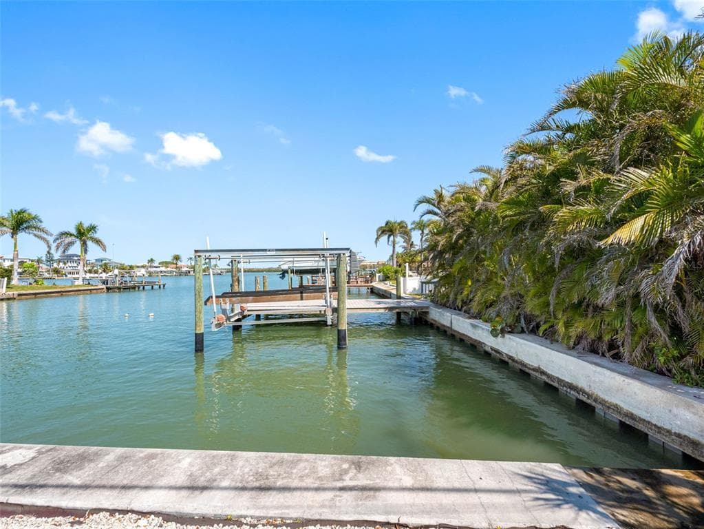 562 JOHNS PASS AVENUE photo 7