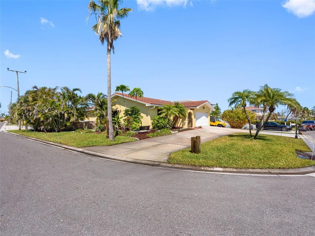 562 JOHNS PASS AVENUE 3