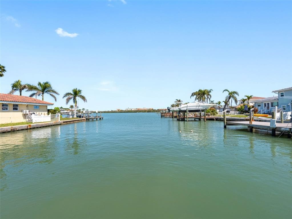 562 JOHNS PASS AVENUE photo 9