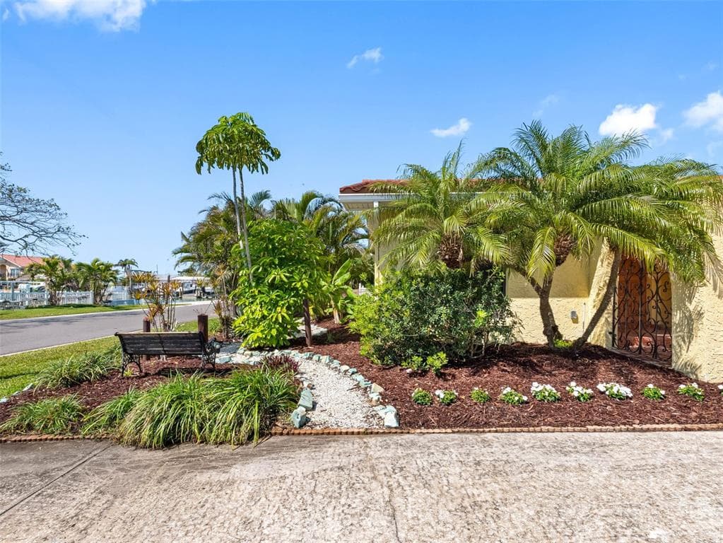 562 JOHNS PASS AVENUE photo 10