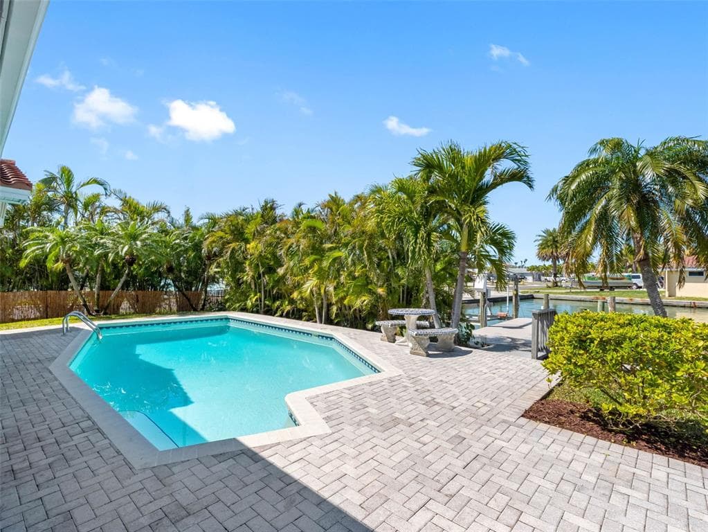 562 JOHNS PASS AVENUE photo 15