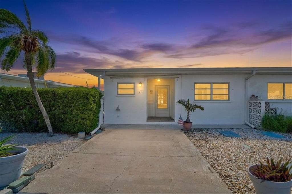 17 SEASIDE COURT 1