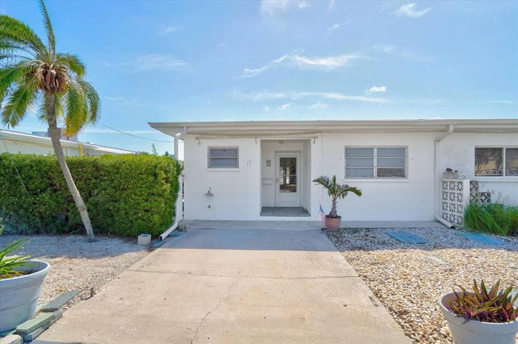 17 SEASIDE COURT 5
