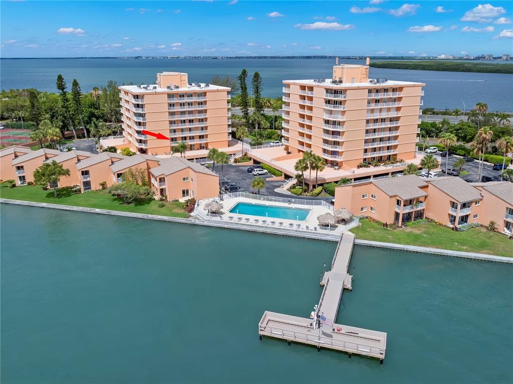 7432 SUNSHINE SKYWAY LANE S #302 1