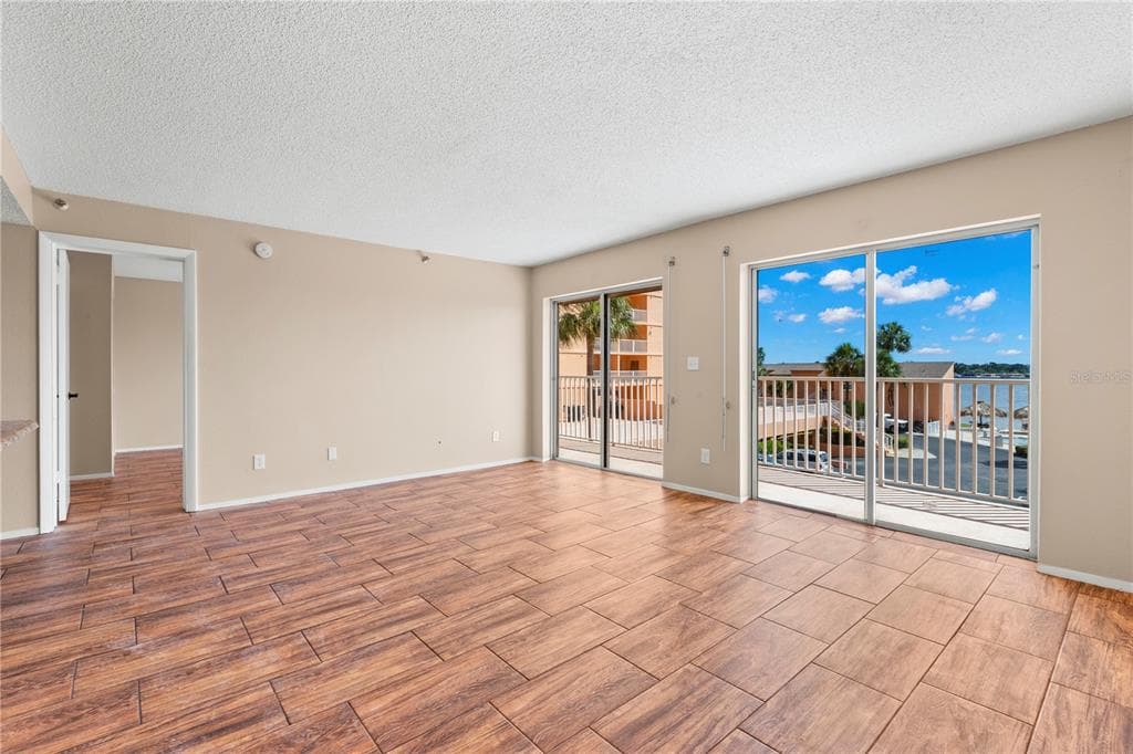 7432 SUNSHINE SKYWAY LANE S #302 4