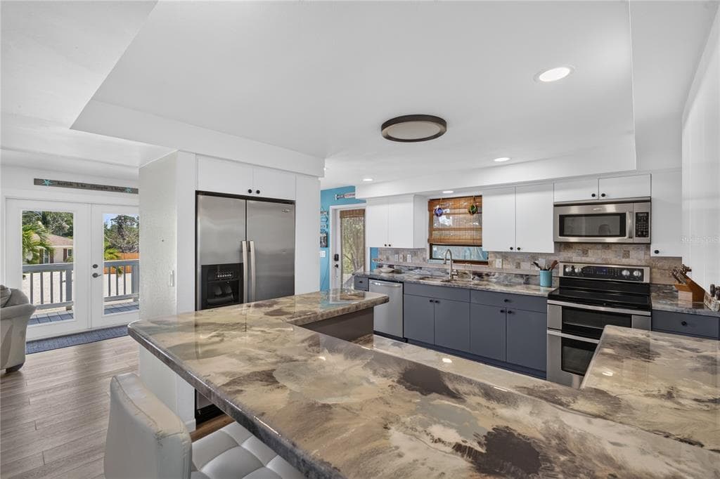 1194 LINDEN ROAD photo 14