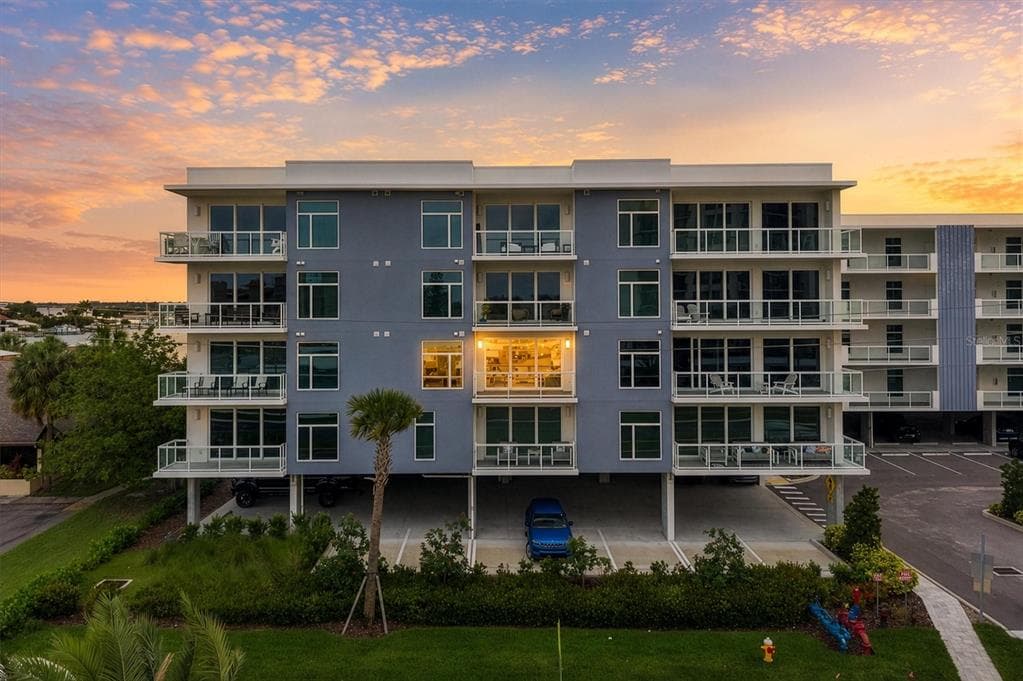415 ISLAND WAY #311 2