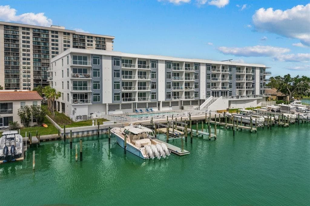 415 ISLAND WAY #311 1