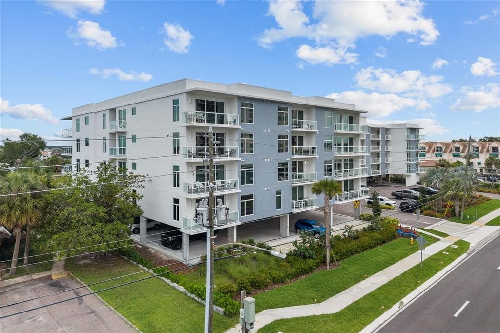 415 ISLAND WAY #311 4