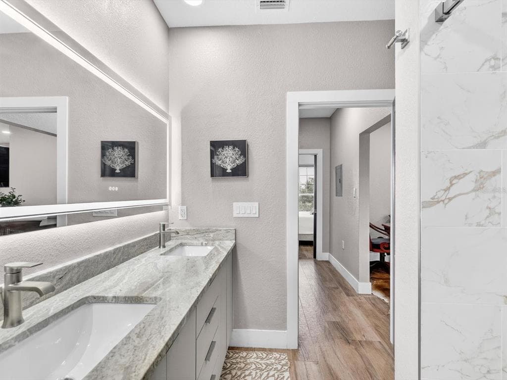 5000 CULBREATH KEY WAY 9-116 photo 24