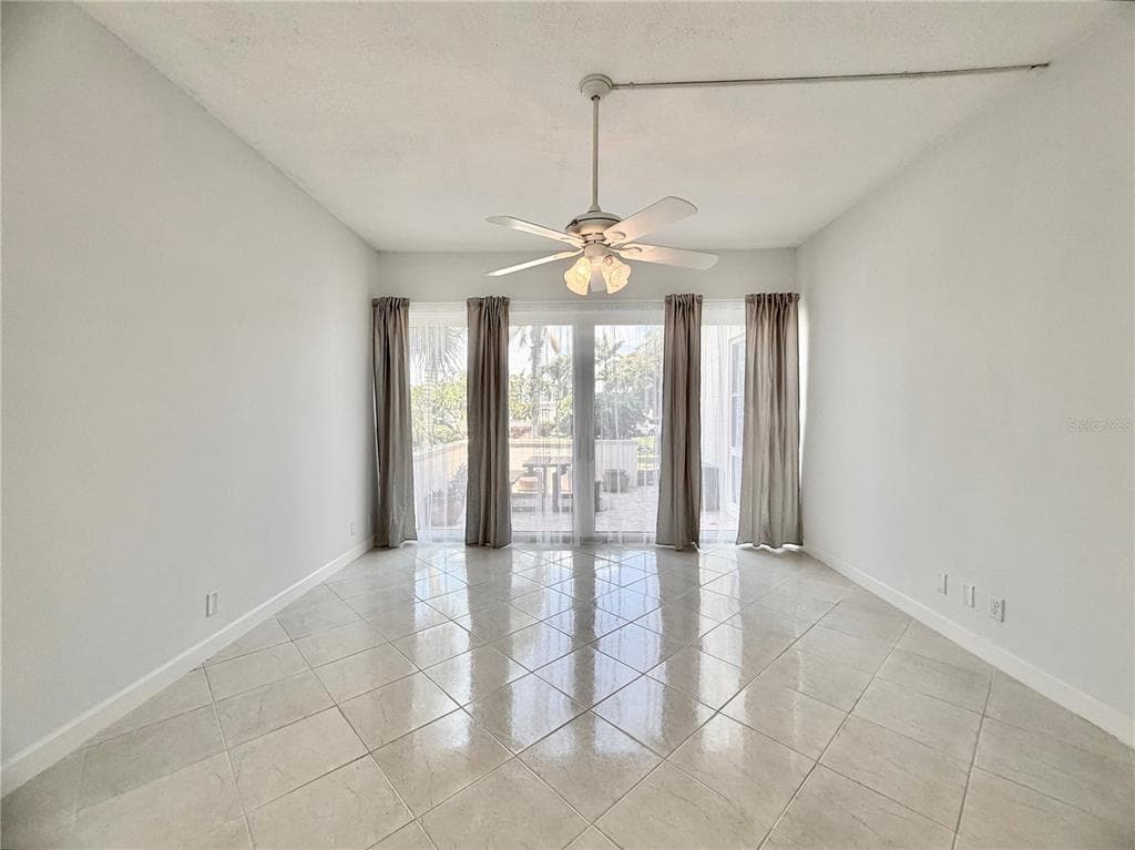7400 SUN ISLAND DRIVE S 111 photo 20