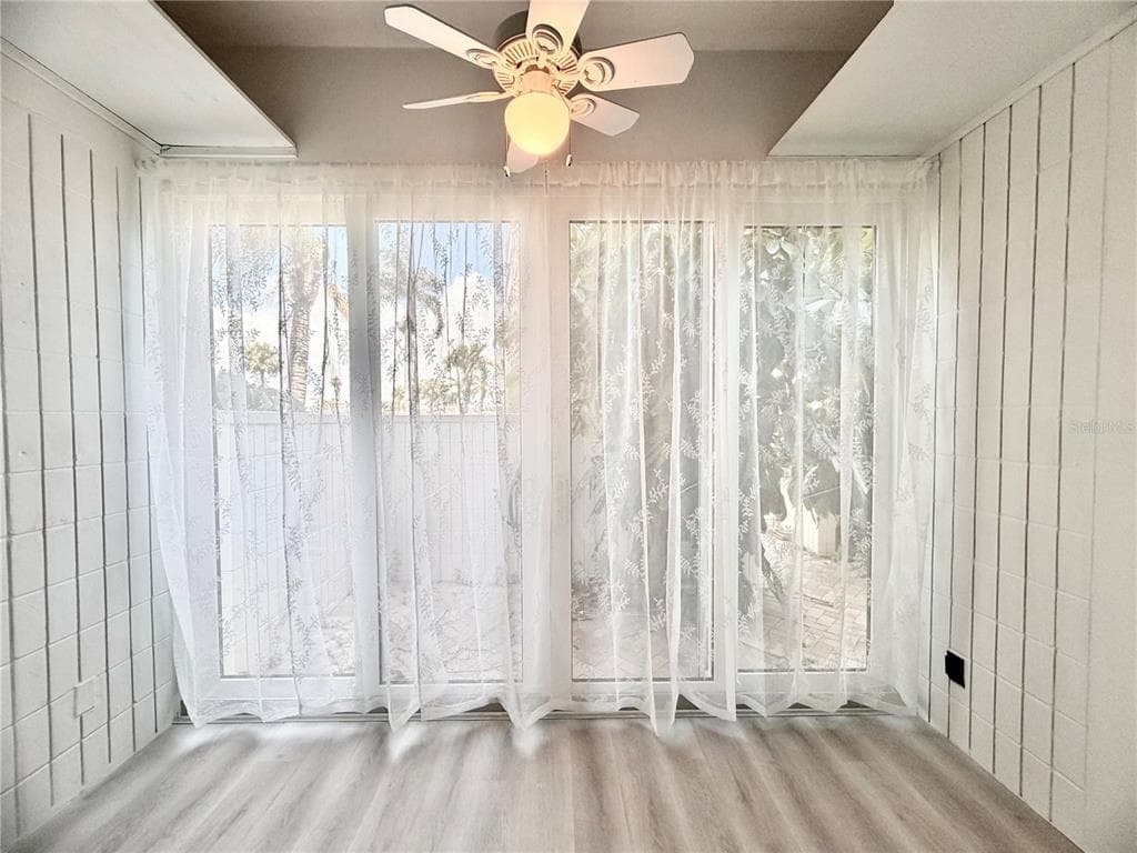 7400 SUN ISLAND DRIVE S 111 photo 18