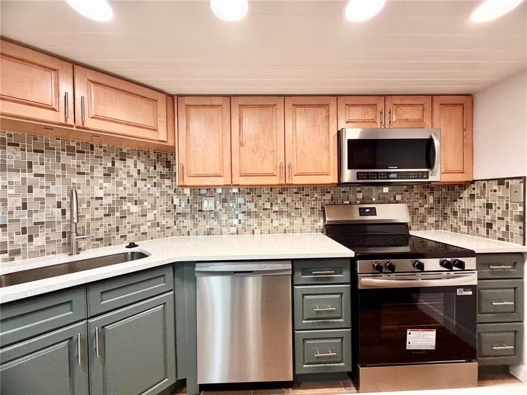 7400 SUN ISLAND DRIVE S 111 photo 4