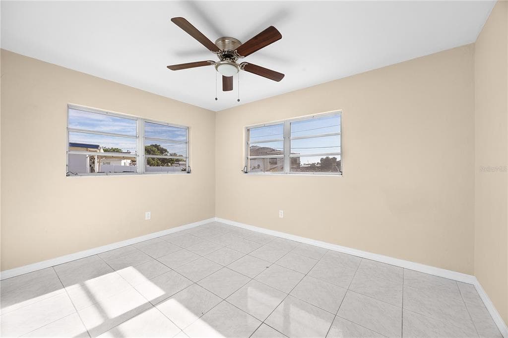 275 LAKEVIEW DRIVE photo 12