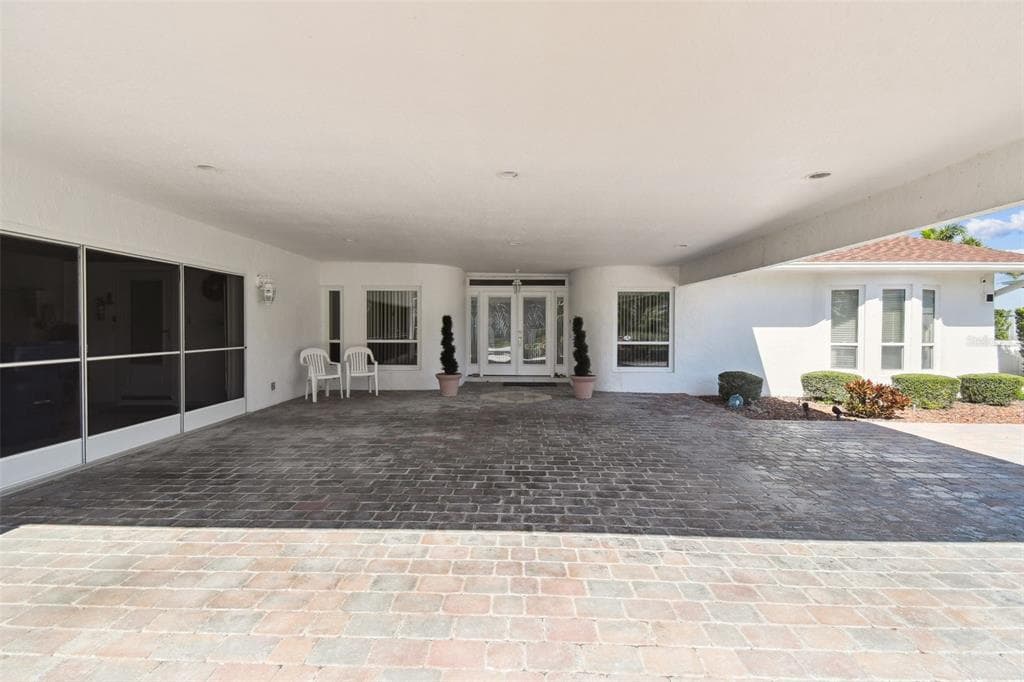 119 CARLYLE CIRCLE photo 8