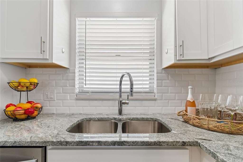 5980 SHORE BOULEVARD S 909 photo 5
