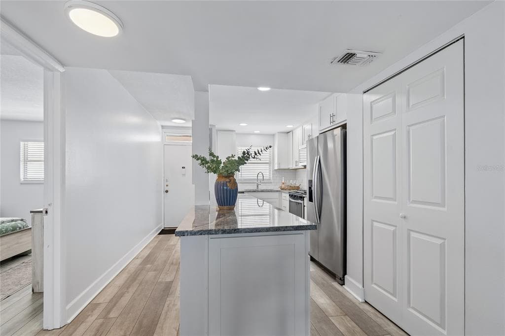 5980 SHORE BOULEVARD S 909 photo 8