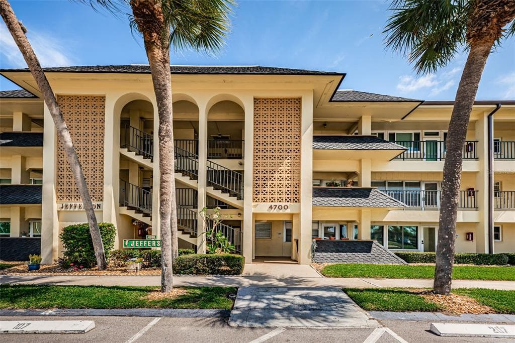 4700 COVE CIRCLE 208 photo 1