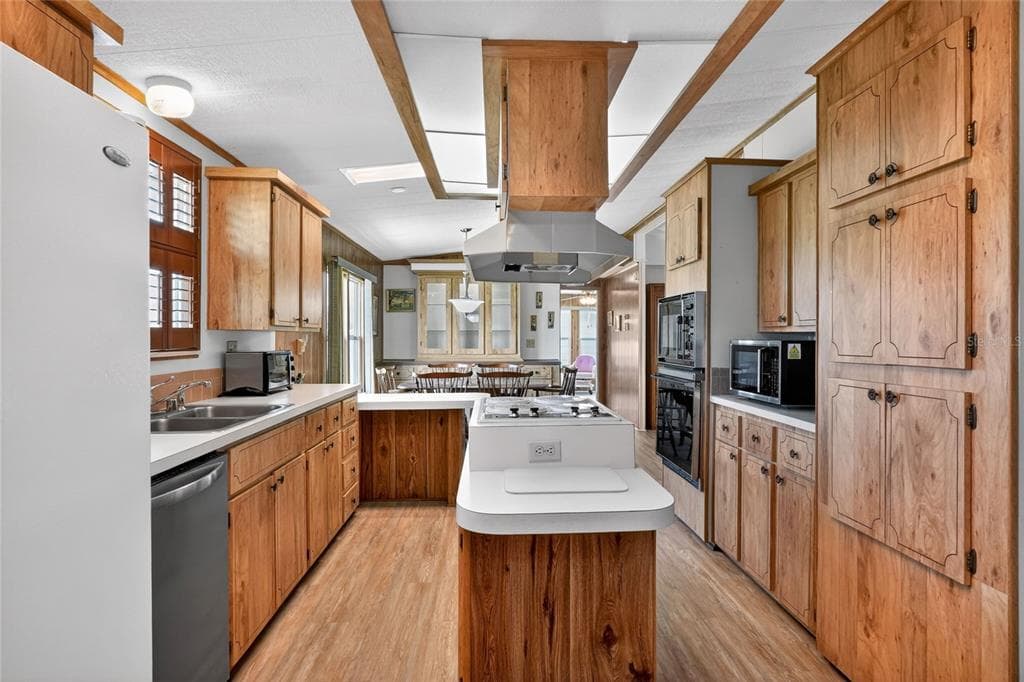 2055 S FLORAL AVENUE 262 photo 13