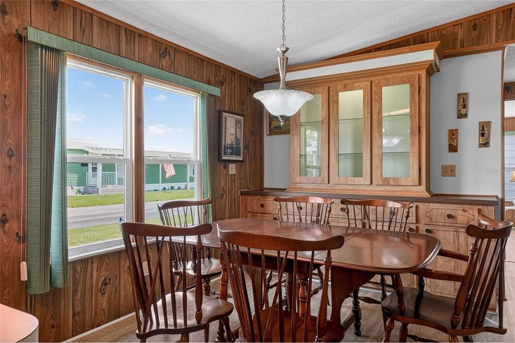 2055 S FLORAL AVENUE 262 photo 15