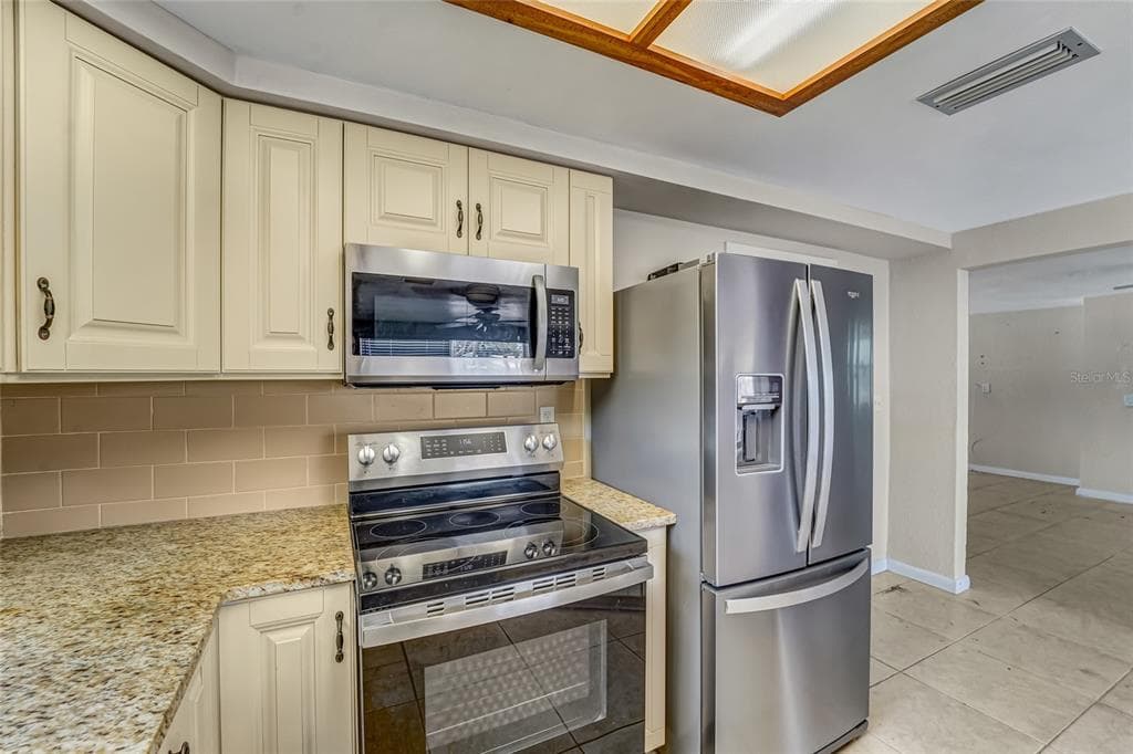 8542 BETTY STREET photo 16